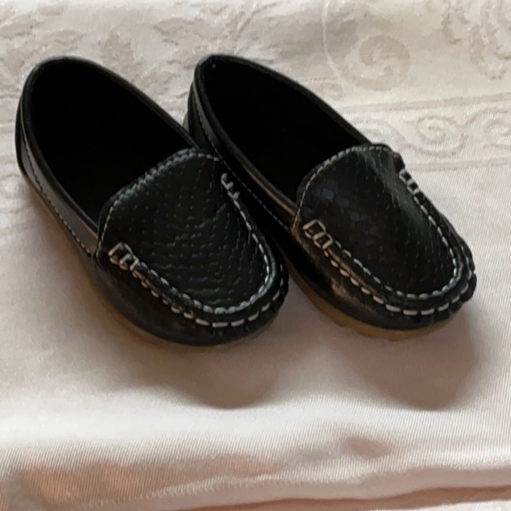 Toddlers Black Moccasins with Textured Suede Finish